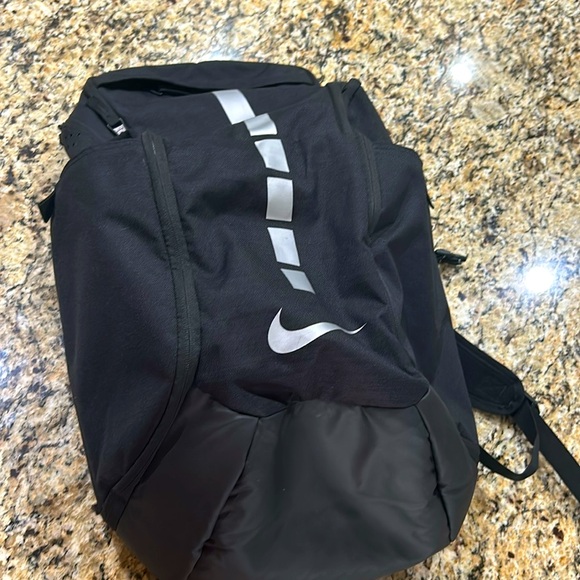 Other - Nike elite bag